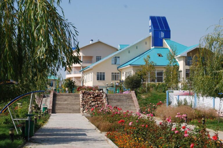 Три Короны, Чолпон-Ата, Иссык-Куль